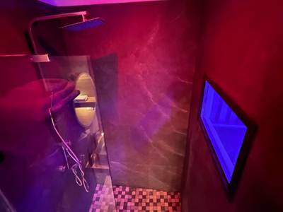 Douche à l'italienne avec ambiance tamisée - Chic & Jacuzzi