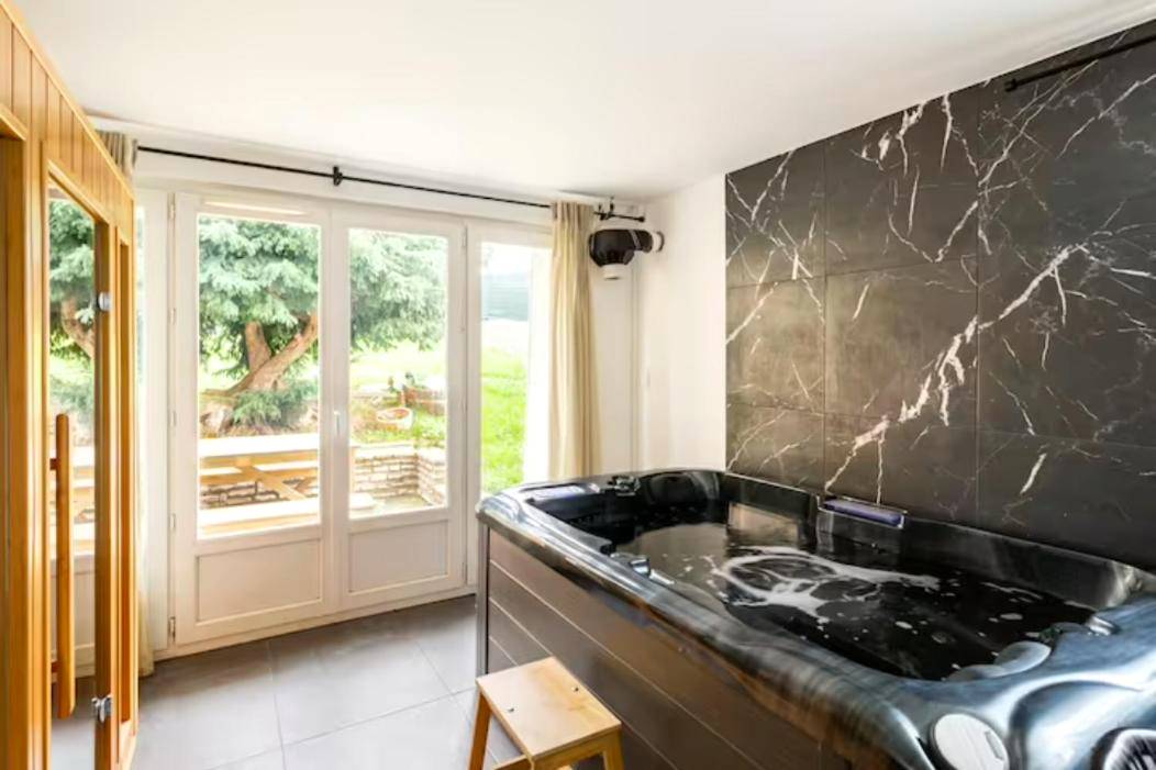 Photo du logement - LE CHILL Suite & SPA (Jacuzzi et Sauna privés) - Boissy - Saint - Léger