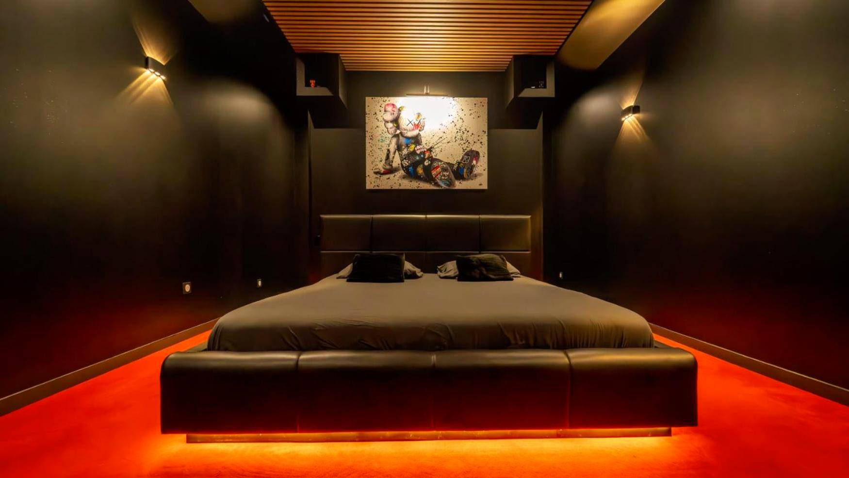 Lit double rétroéclairé sur tapis rouge - Cine47spa