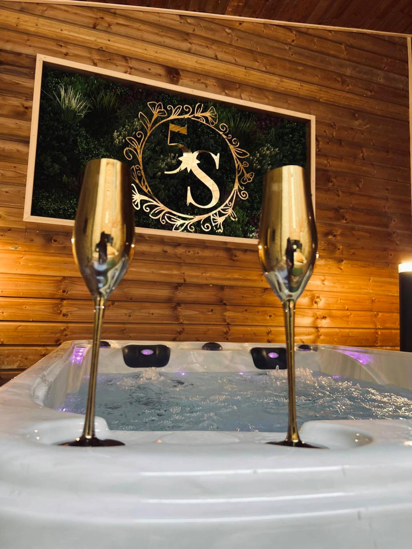 Vue principale - Love Room Frontenay - Rohan - Rohan - Le Cinquième Sens