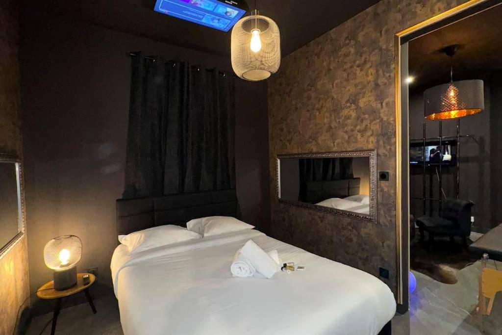 Detail du logement - love Room claire 1