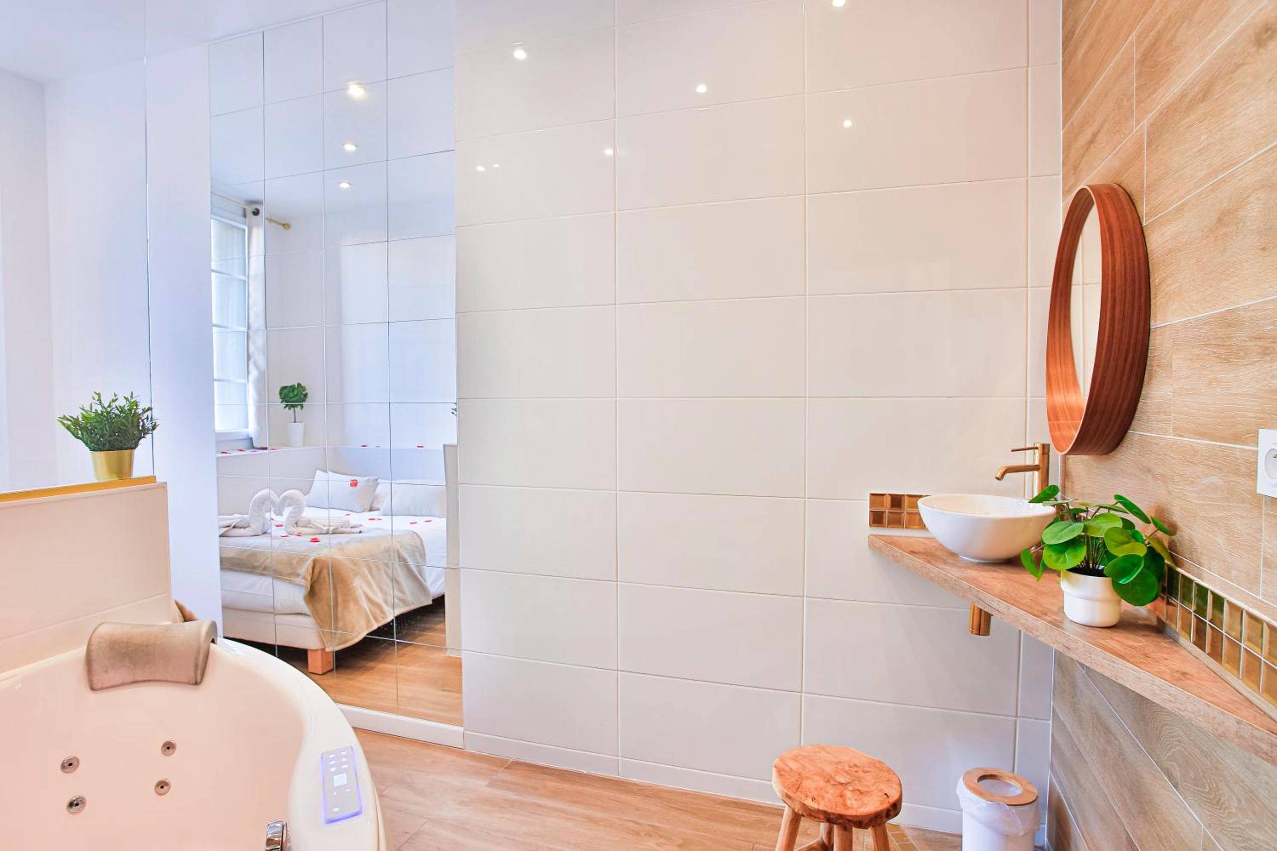 Photo du logement - La Clé T2 Love Room Balnéo, Clim, Proche Gare - Toulon