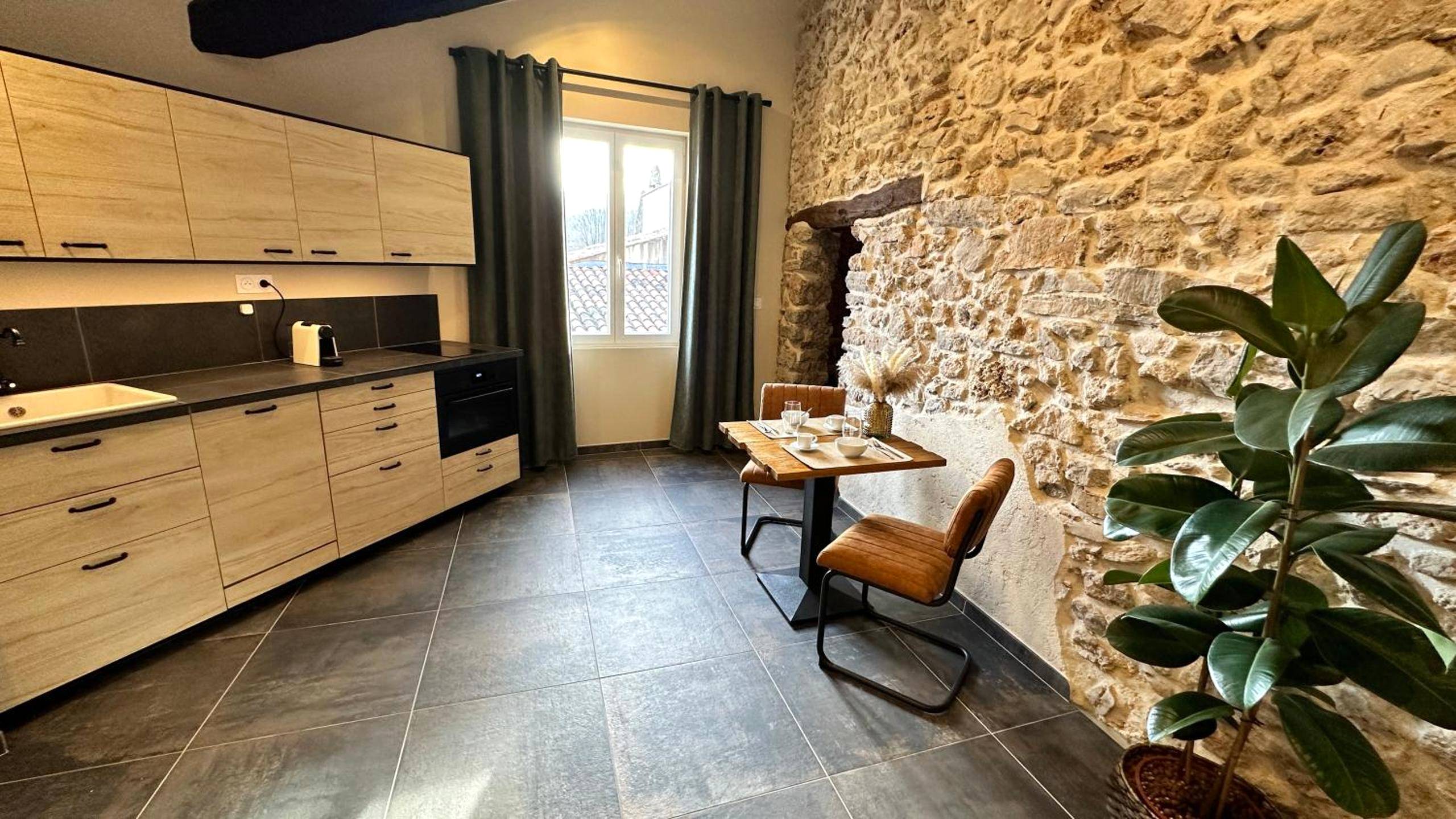 Cuisine équipée et coin repas romantique - Loft Romantique la Clef des Sens - Loft Romantique la Clef des Sens - Sauna...