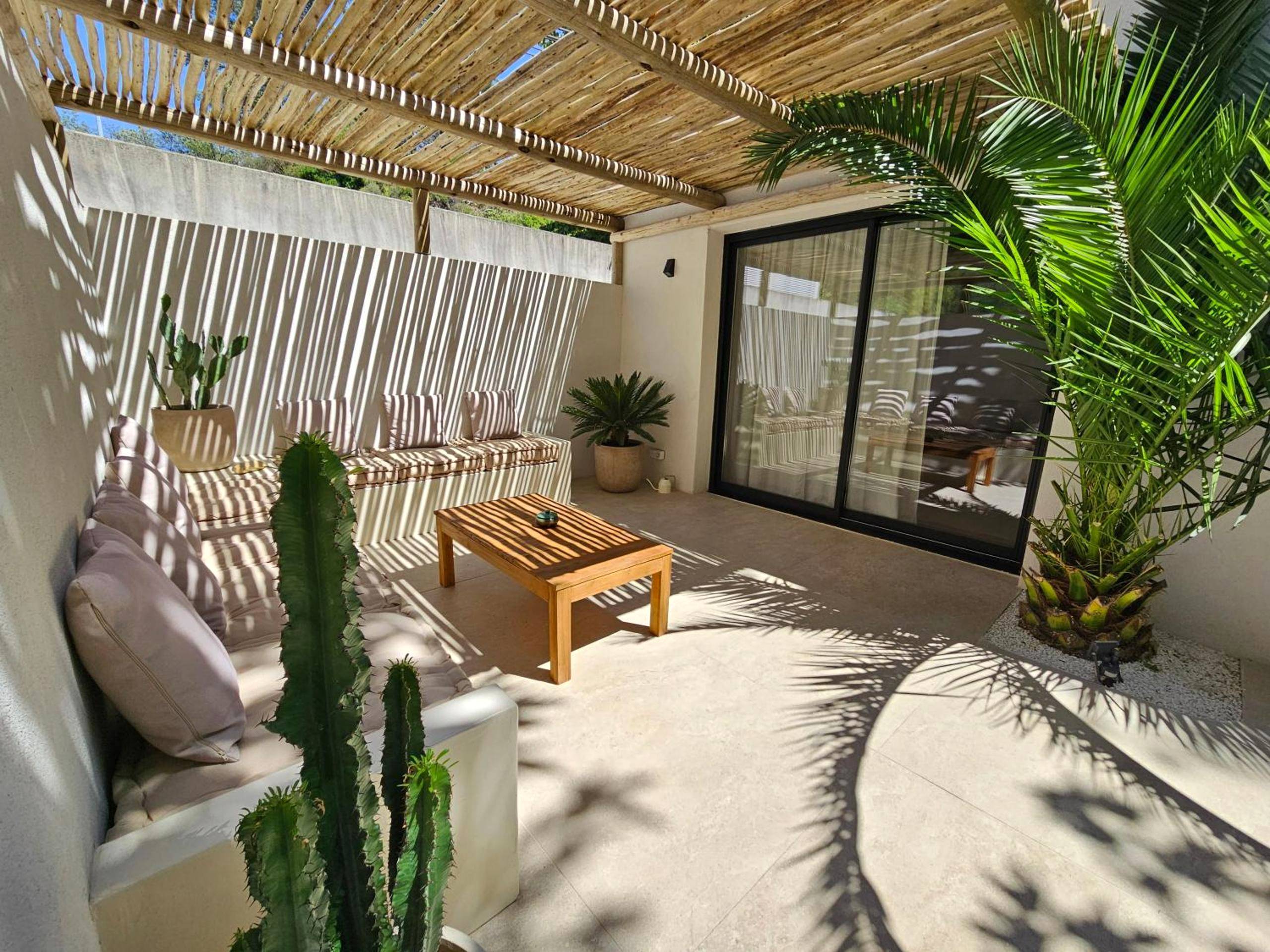 Vue principale - Love Room Aubagne - Le Clos des Délices - Love Room - Chambre avec spa, terrasse et parking privatif