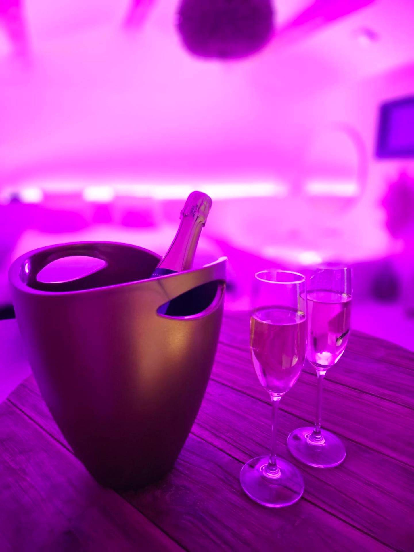 Photo du logement - Le Clos des Délices - Love Room - Chambre avec spa, terrasse et parking privatif