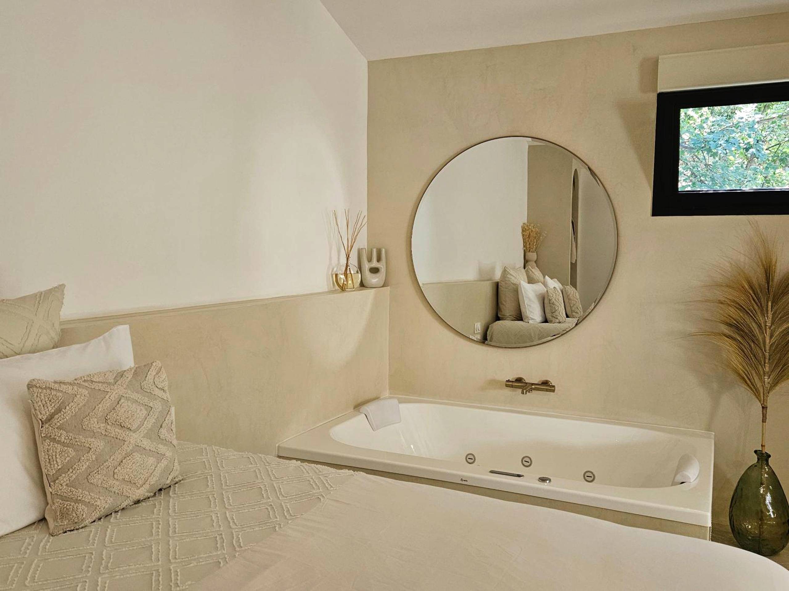 Autre vue interieure - Le Clos des Délices - Love Room - Chambre avec spa, terrasse et parking privatif - Aubagne