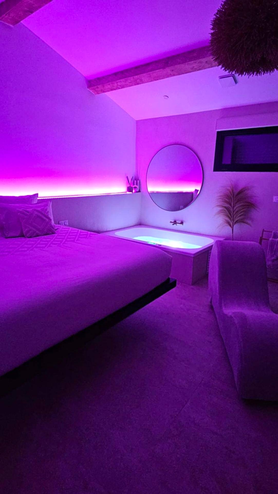 Photo du logement - Le Clos des Délices - Love Room - Chambre avec spa, terrasse et parking privatif - Aubagne