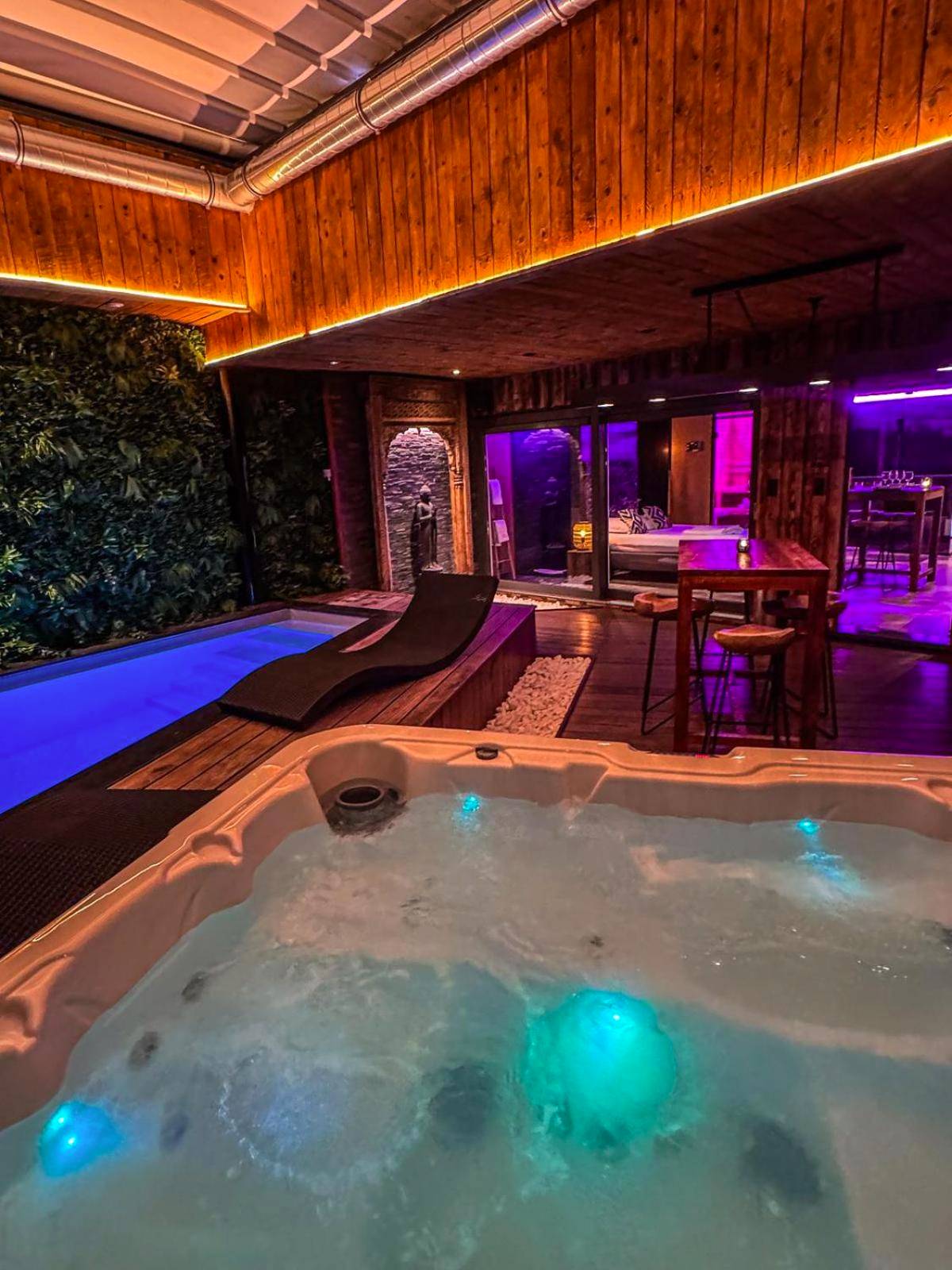 Vue principale - Love Room La Madeleine - Clos des Thermes - Secret Garden