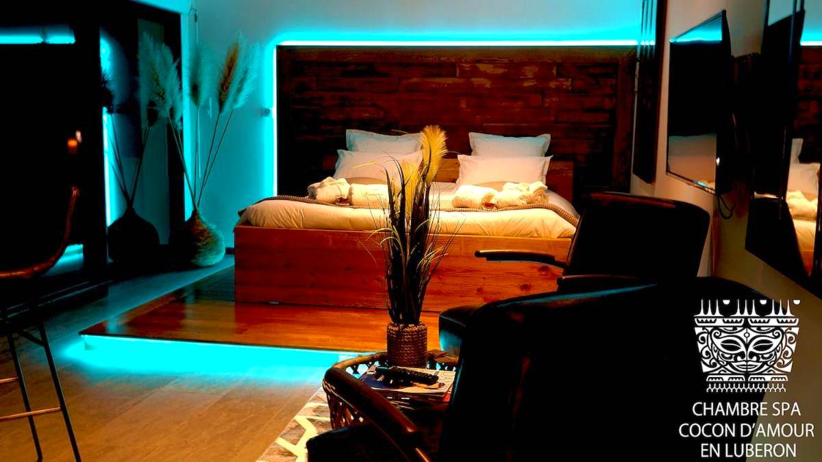 Vue principale - Love Room Lagnes - Cocon D'amour En Luberon - Chambre Spa a proximite de l'Isle sur la Sorgue