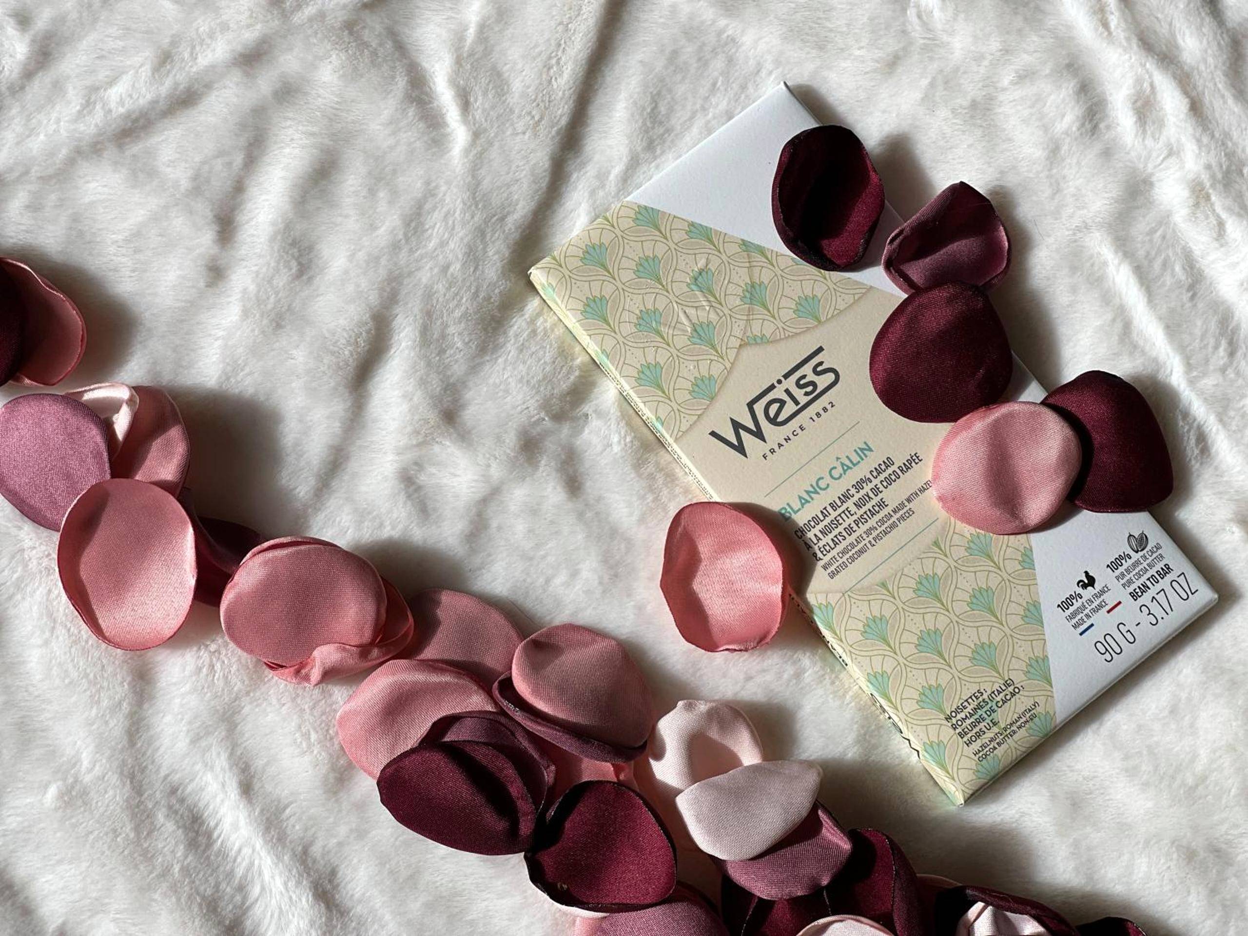 Photo du logement - Cocon Blanc câlin avec Jacuzzi privatif - LoveRoom Insolite