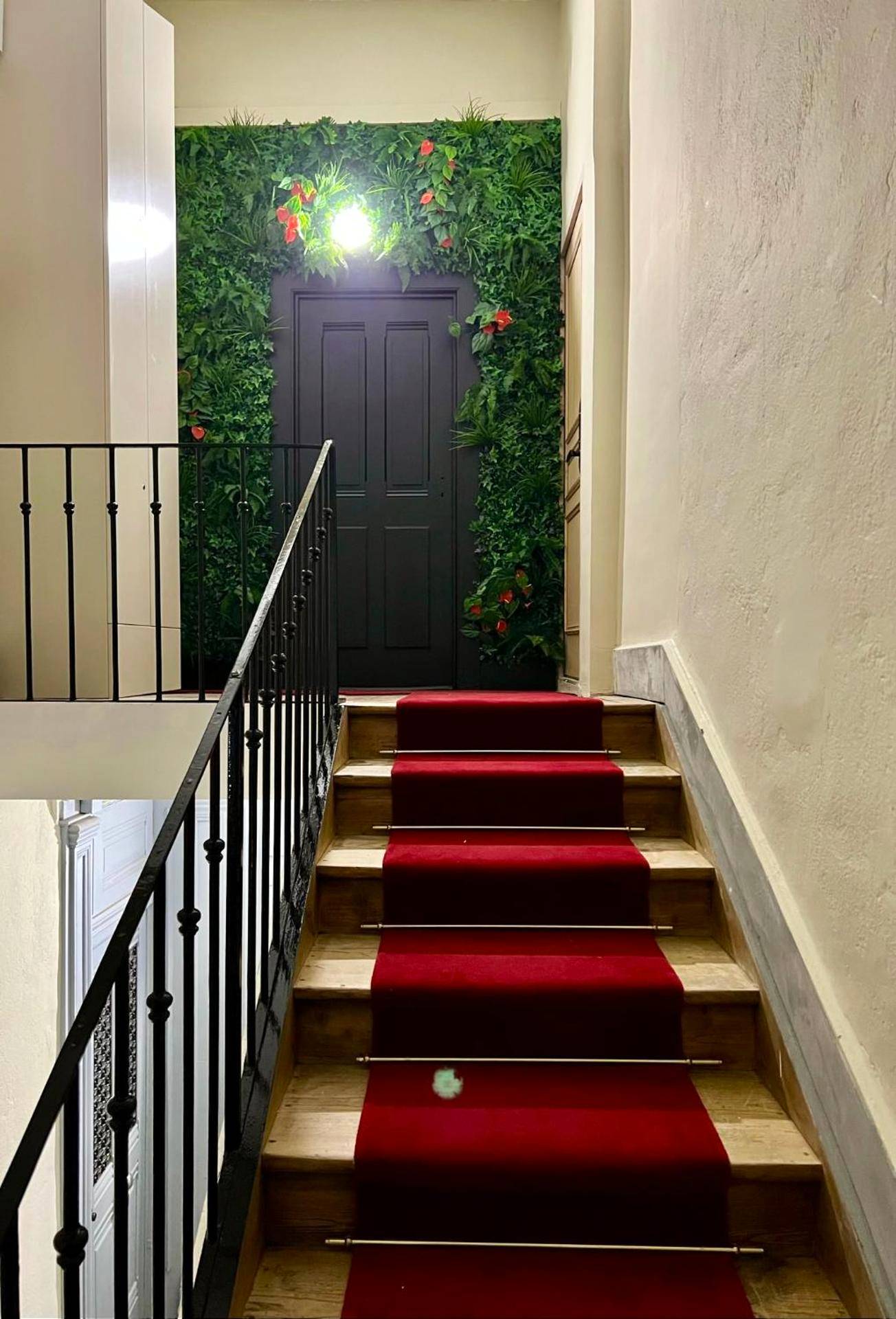 Photo du logement - Cocon Blanc câlin avec Jacuzzi privatif - LoveRoom Insolite