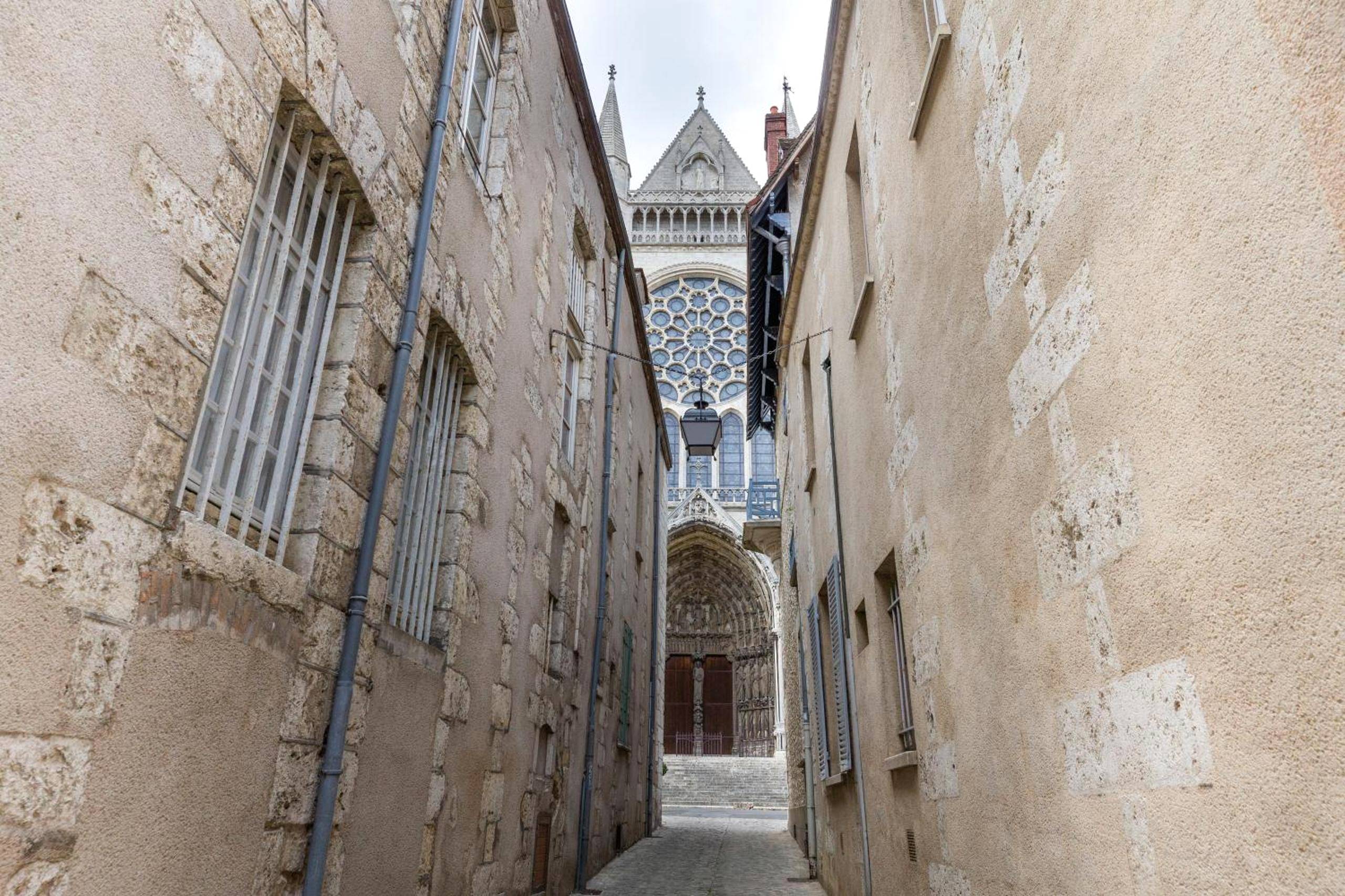 Vue sur la cathédrale depuis la ruelle - Cocon à Bulles Chic vue Cathédrale avec Spa - jacuzzi