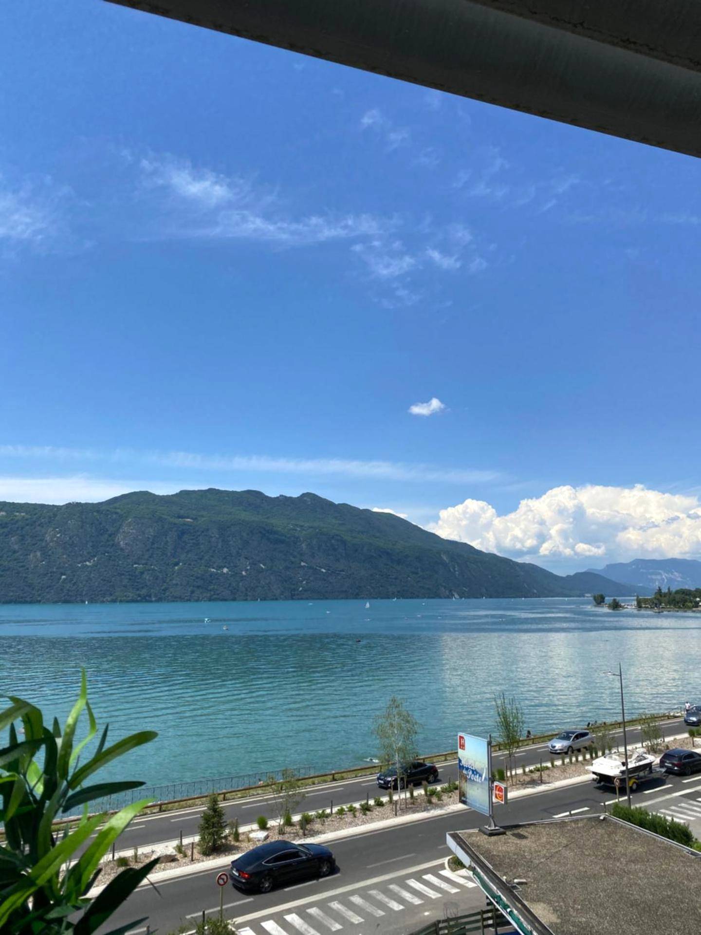 Vue panoramique sur le lac et les montagnes - Cocon Chic Aix les bains