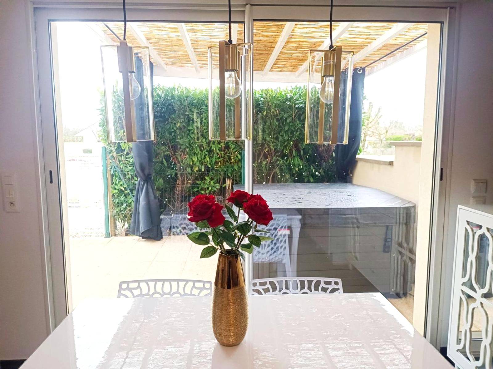 Photo du logement - Cocon romantique avec jacuzzi extérieur