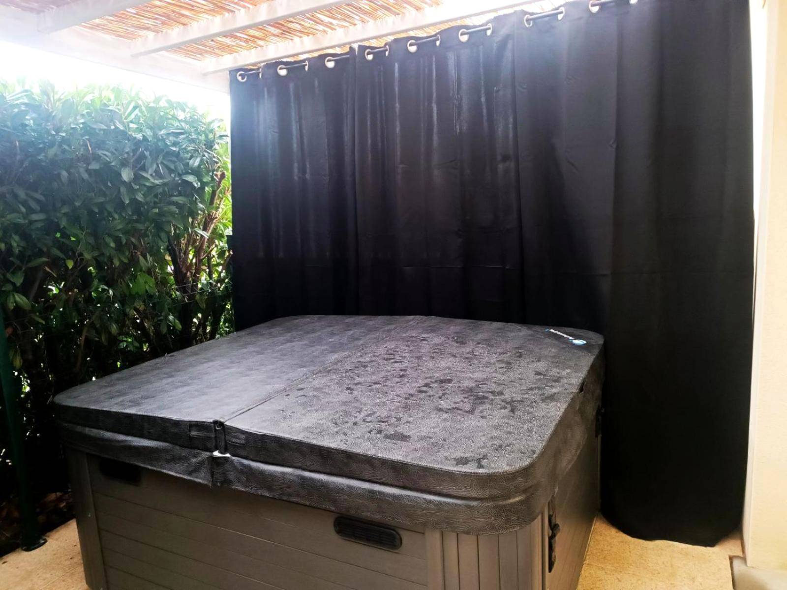 Photo du logement - Cocon romantique avec jacuzzi extérieur