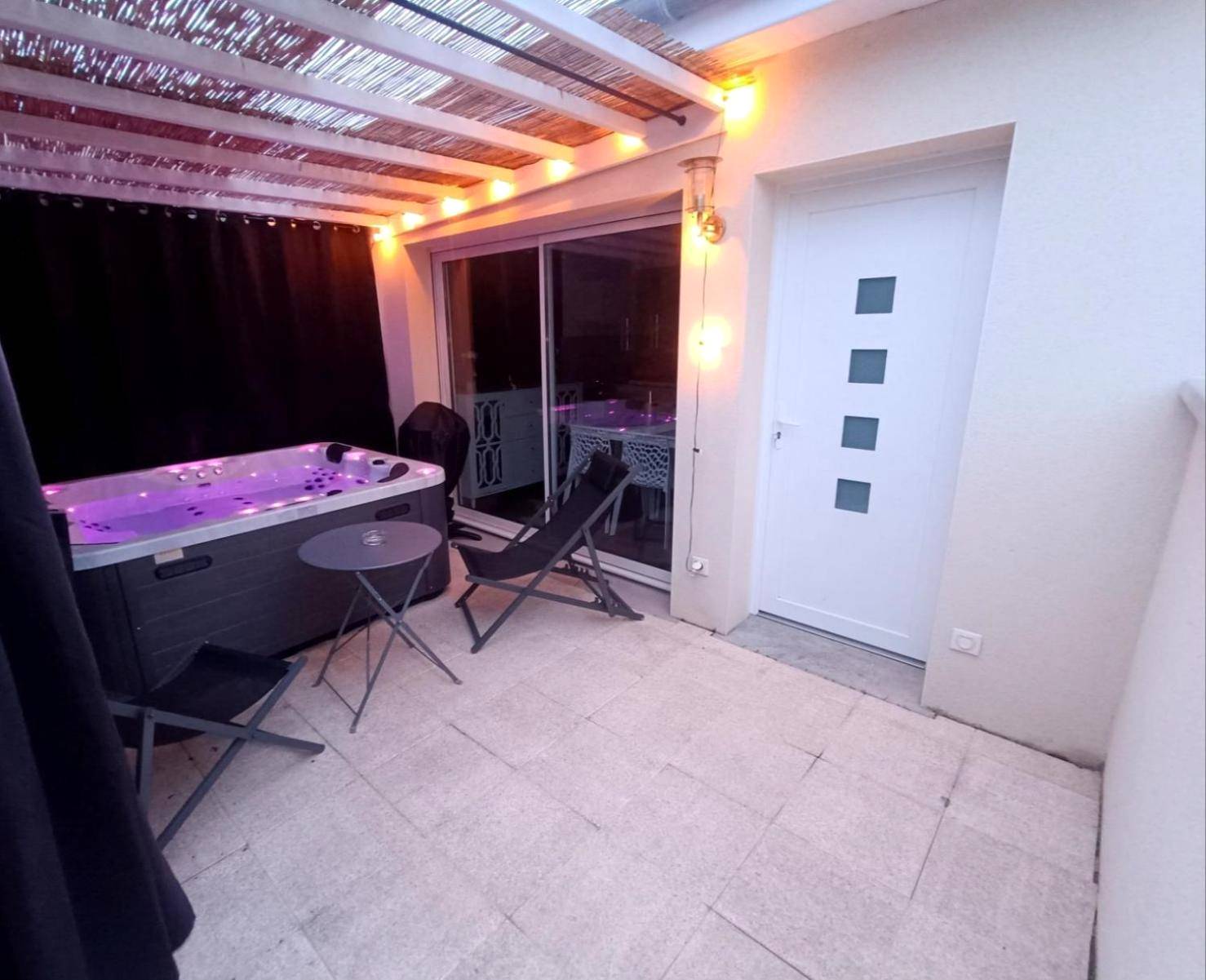 Photo du logement - Cocon romantique avec jacuzzi extérieur - Rosières - près - Troyes