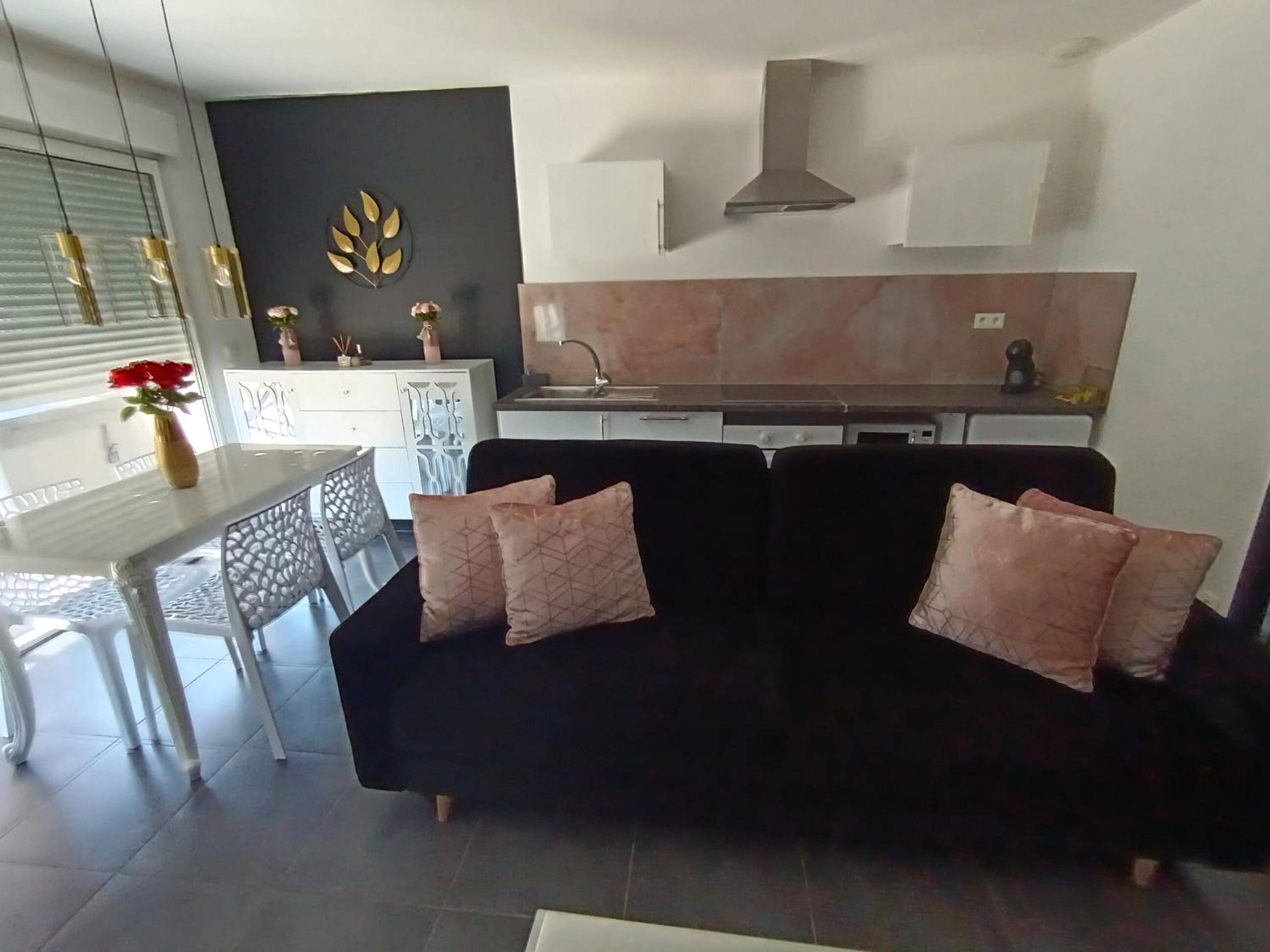 Photo du logement - Cocon romantique avec jacuzzi extérieur - Rosières - près - Troyes