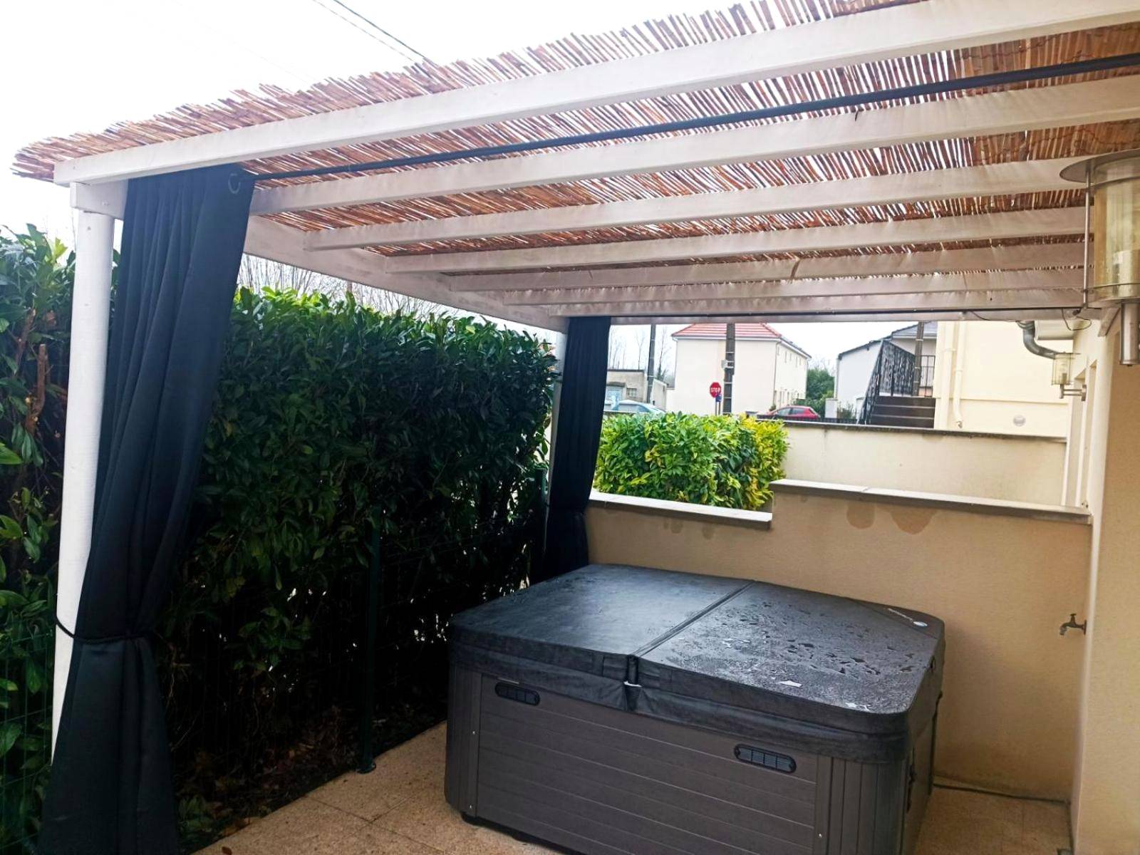 Photo du logement - Cocon romantique avec jacuzzi extérieur - Rosières - près - Troyes