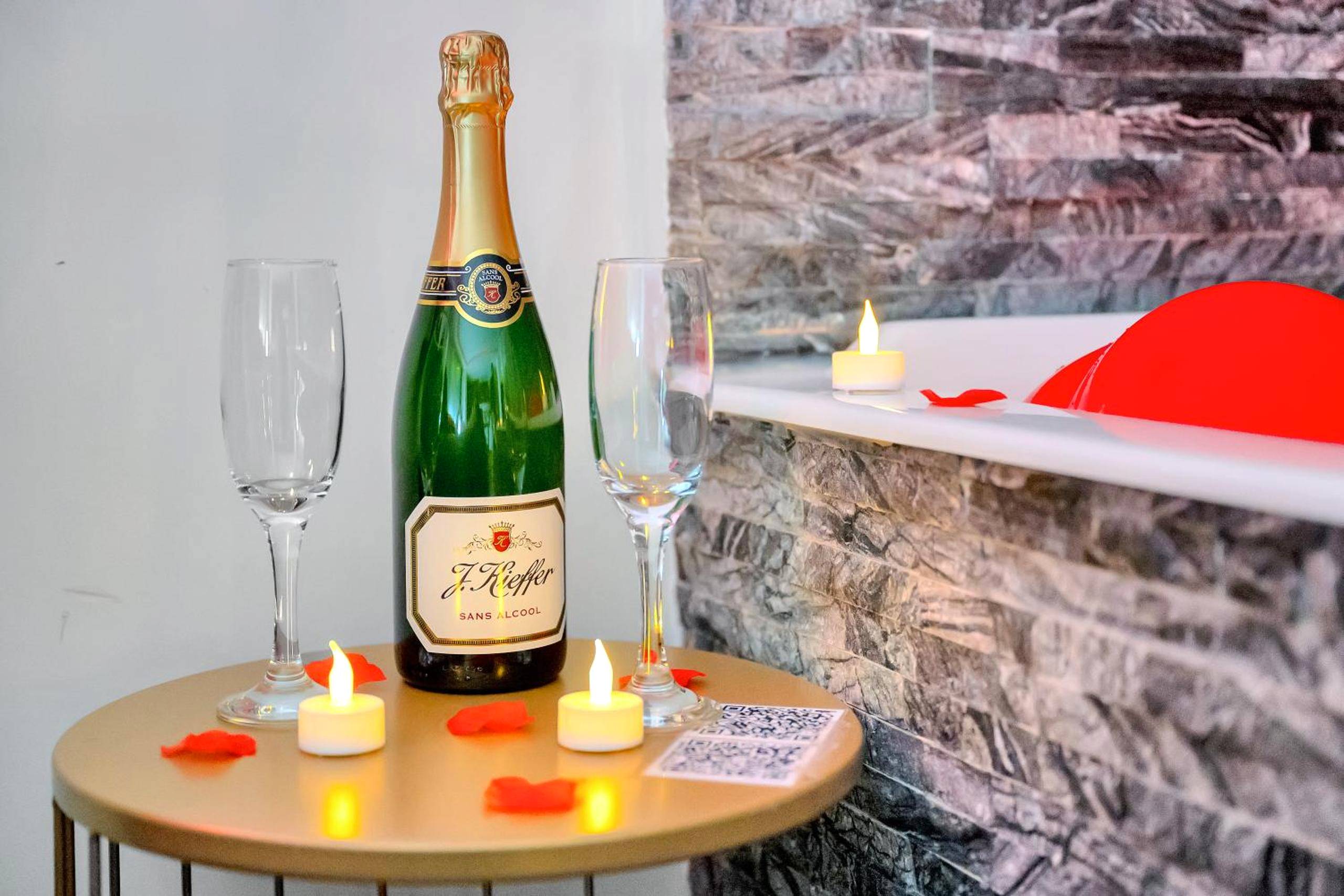 Photo du logement - LE COCON - Jacuzzi & Sauna privés By SweetDreams