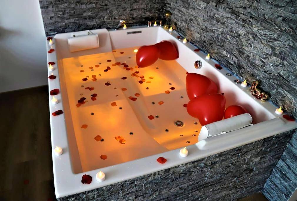 Photo du logement - LE COCON - Jacuzzi & Sauna privés By SweetDreams