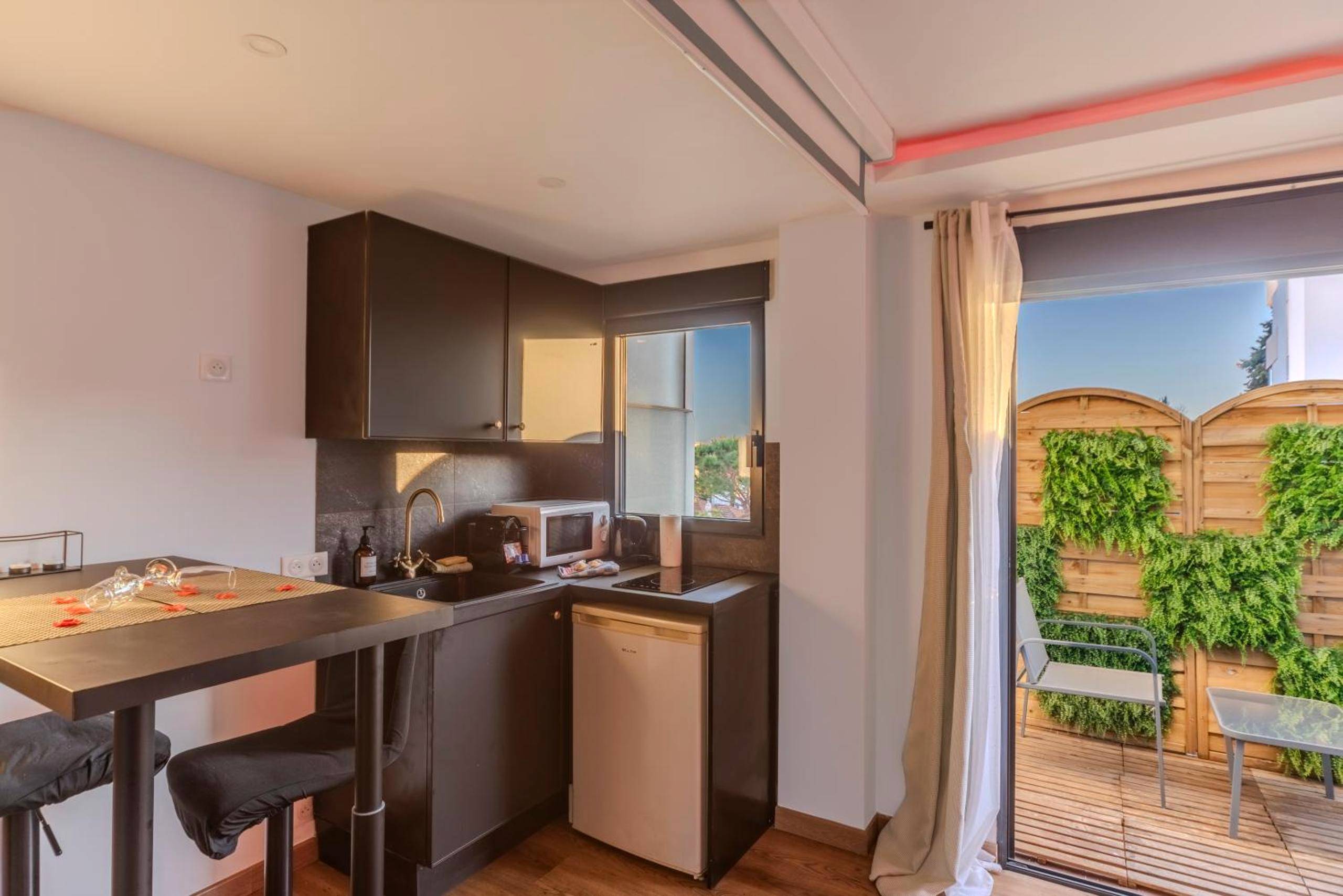 Photo du logement - LE COCON - Jacuzzi & Sauna privés By SweetDreams