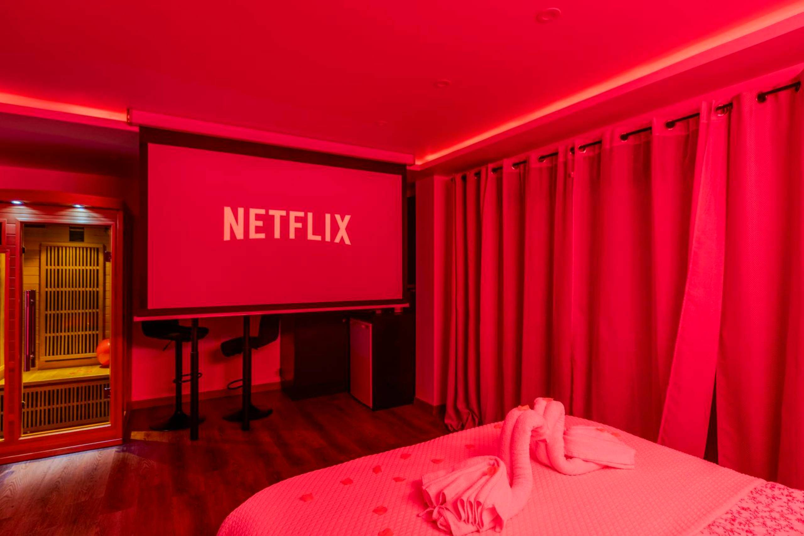 Photo du logement - LE COCON - Jacuzzi & Sauna privés By SweetDreams - Le Cannet