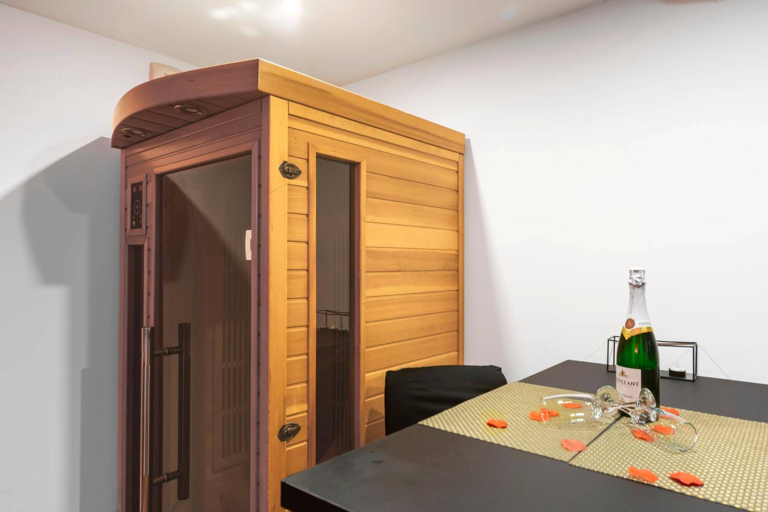 Photo du logement - LE COCON - Jacuzzi & Sauna privés By SweetDreams