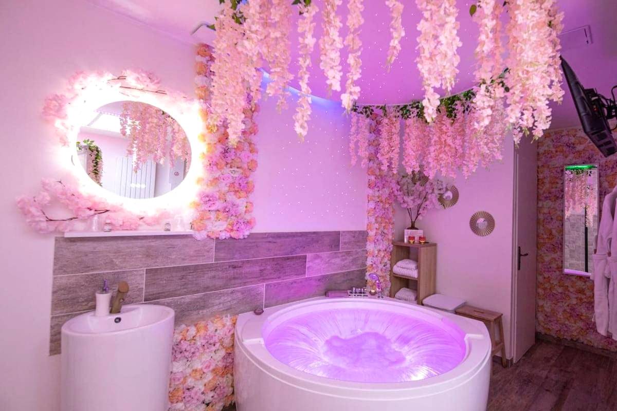 Photo du logement - Cocon des Merveilles - balnéo ronde avec cascade