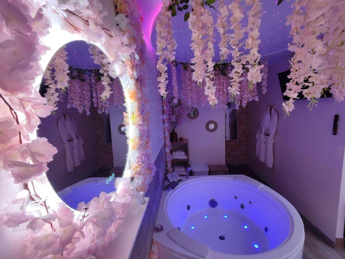 Photo du logement - Cocon des Merveilles - balnéo ronde avec cascade