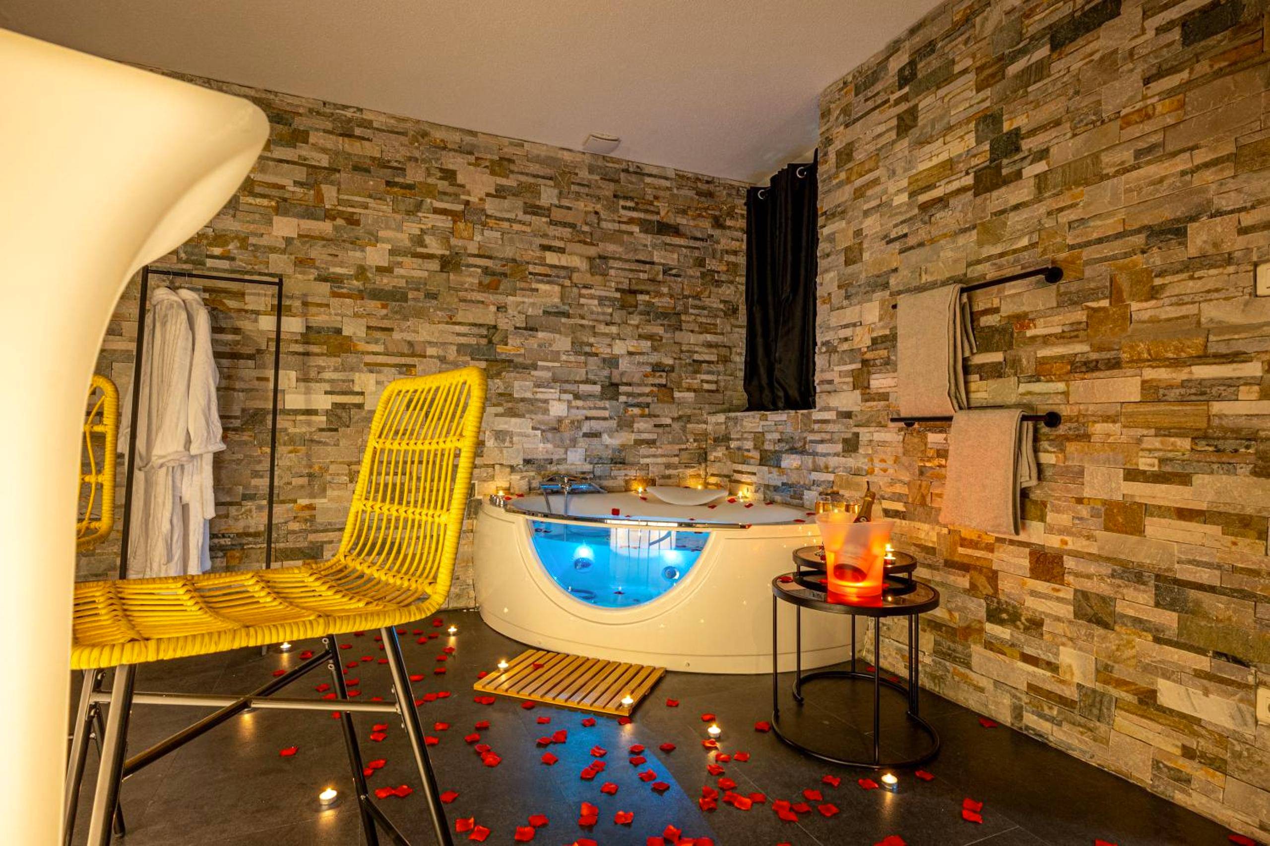 Photo du logement - Cocon Relax - Jacuzzi - Cinéma - Montbéliard