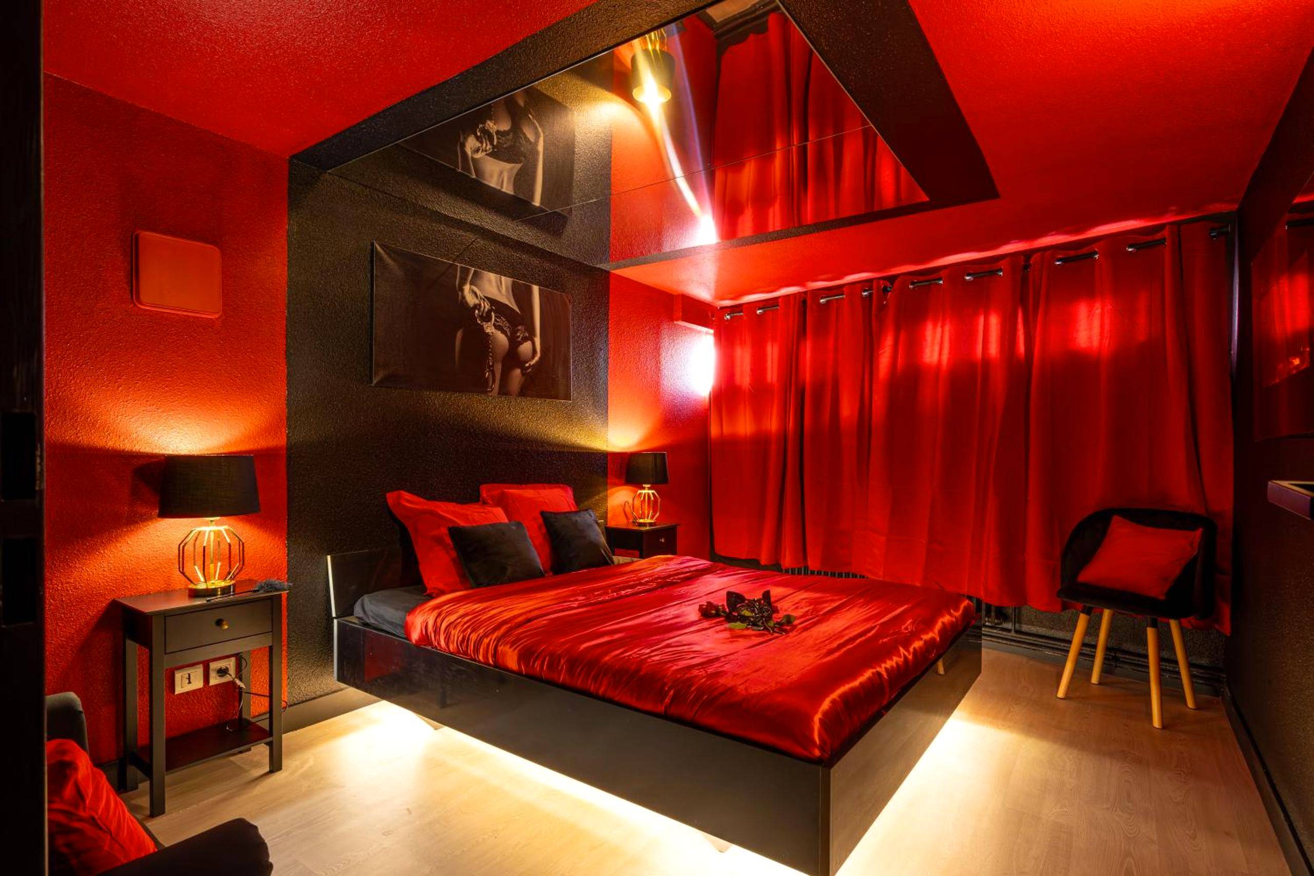 Vue principale - Love Room Montbéliard - Cocon Sensuel - 50 Nuances - Les Cocons de Nath