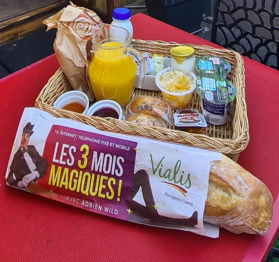 Plateau petit - déjeuner complet avec baguette - Le Cocon - Gite Spa et Sauna privatif en Centre Alsace