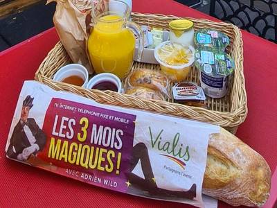 Plateau petit - déjeuner complet avec baguette - Le Cocon - Gite Spa et Sauna privatif en Centre Alsace