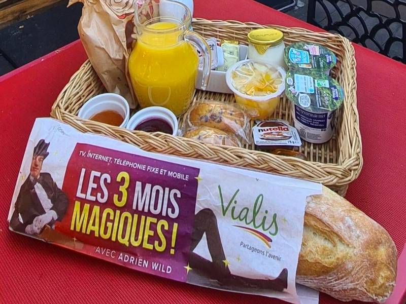 Plateau petit - déjeuner complet avec baguette - Le Cocon - Gite Spa et Sauna privatif en Centre Alsace