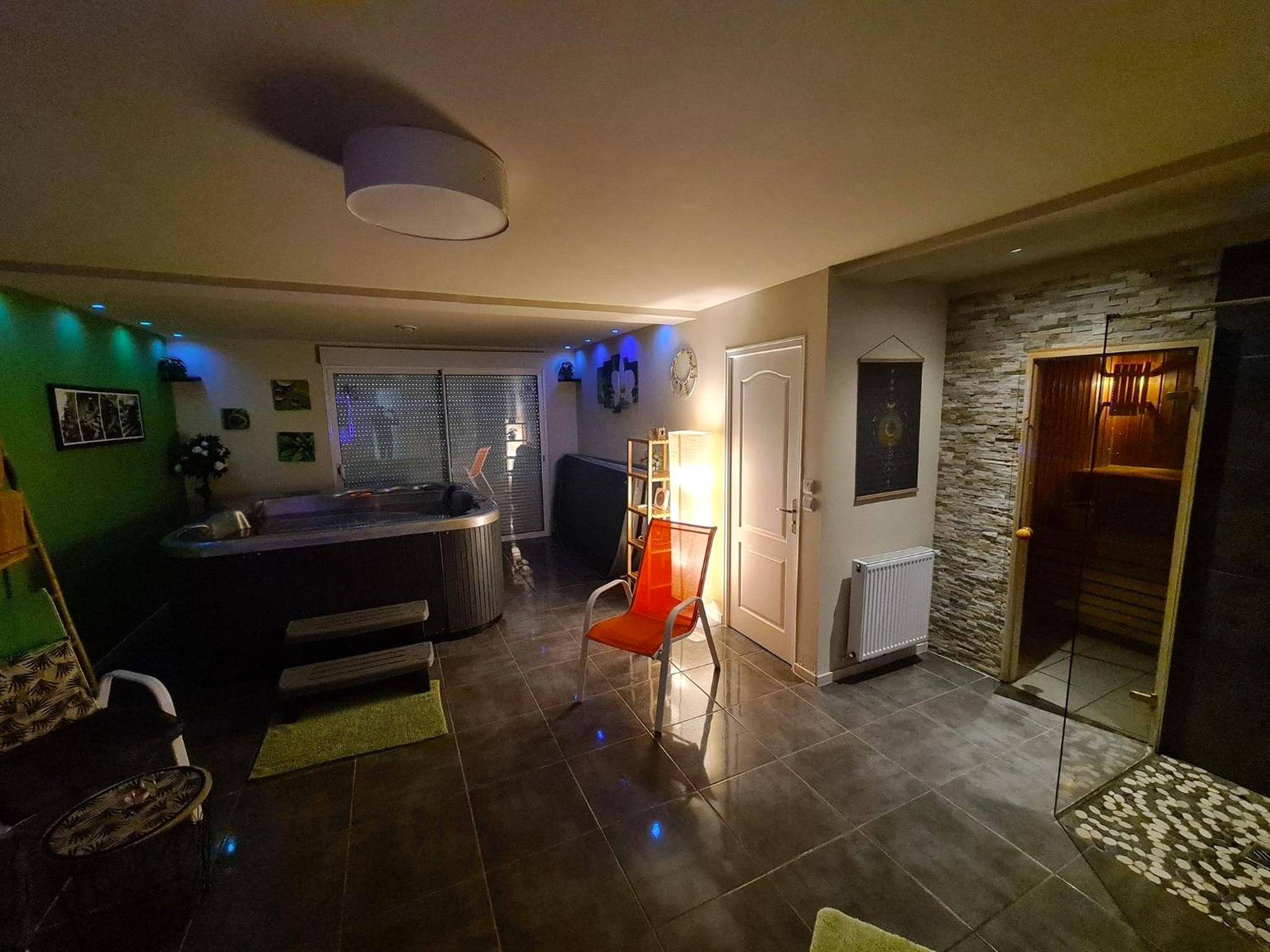 Espace spa avec sauna et jacuzzi - Le Cocon - Gite Spa et Sauna privatif en Centre Alsace