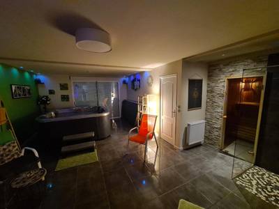 Espace spa avec sauna et jacuzzi - Le Cocon - Gite Spa et Sauna privatif en Centre Alsace