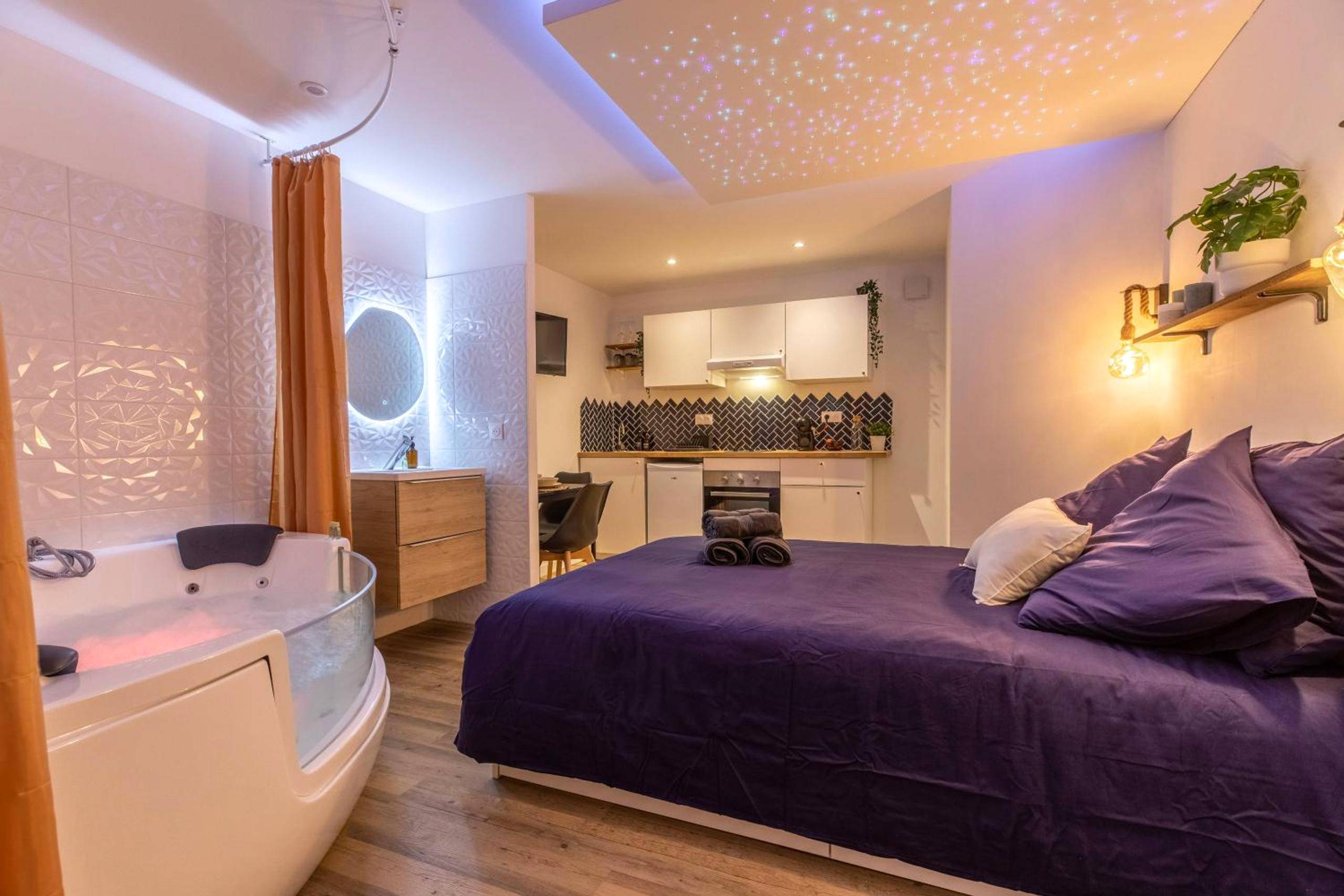 Suite avec spa, lit king size et cuisine - Le Cocon Thiernois