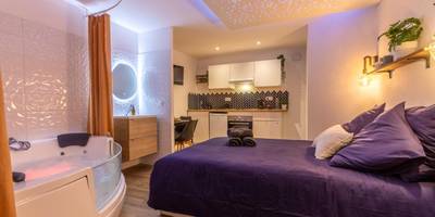 Suite avec spa, lit king size et cuisine - Le Cocon Thiernois