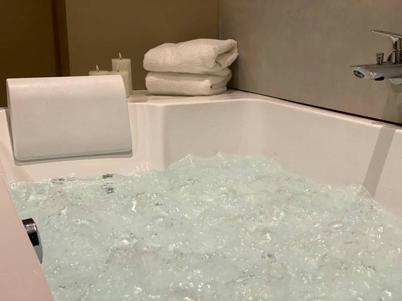 Photo du logement - UN COCON EN VILLE - chambre SPA chic et élégante - Pacy - sur - Eure