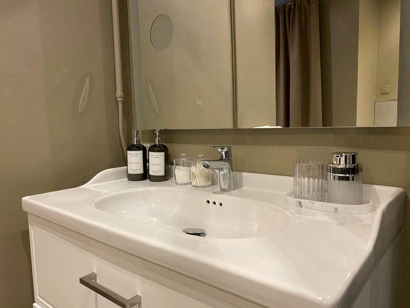 Photo du logement - UN COCON EN VILLE - chambre SPA chic et élégante