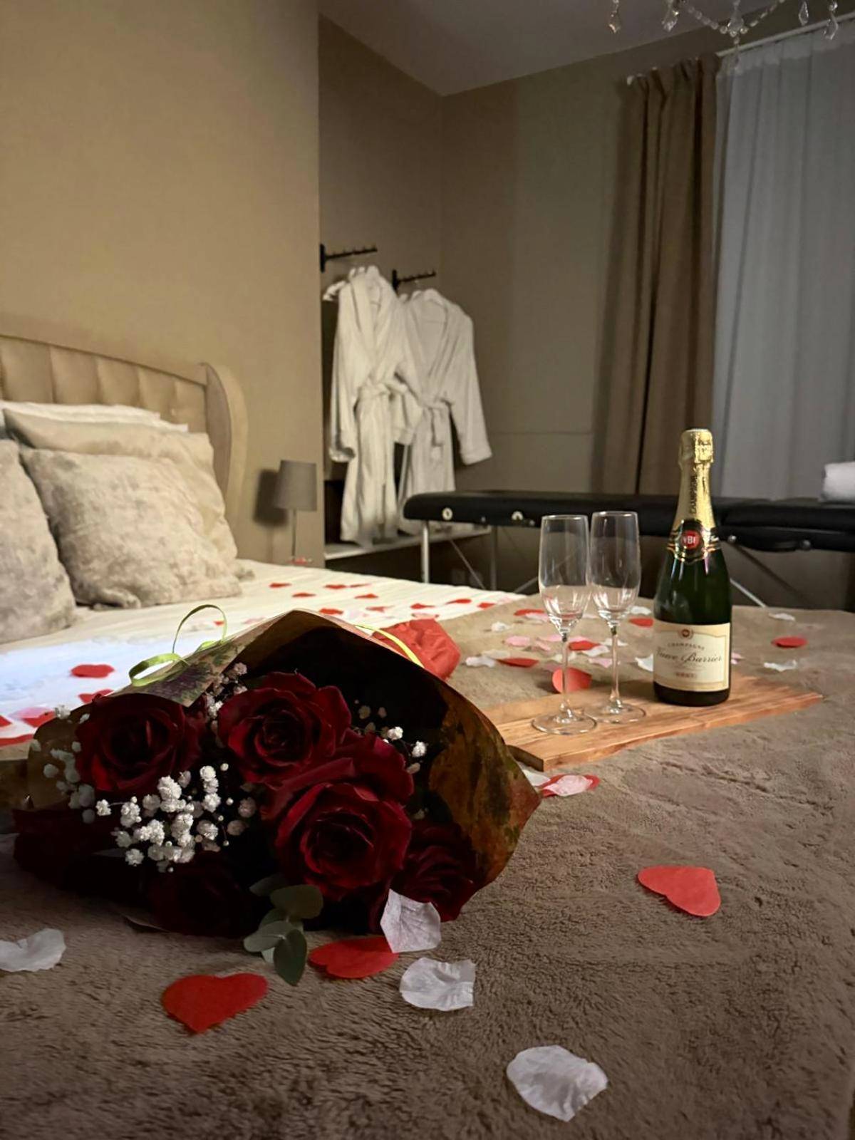 Vue du logement - UN COCON EN VILLE - chambre SPA chic et élégante