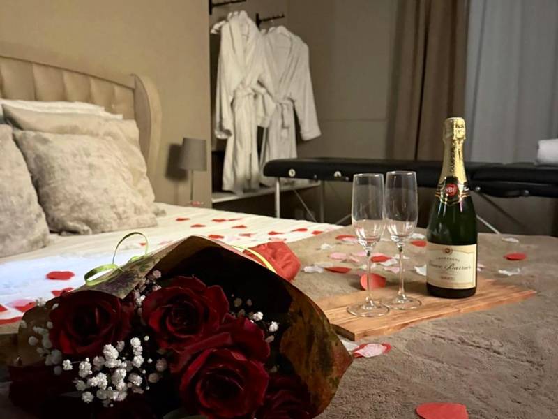 Vue du logement - UN COCON EN VILLE - chambre SPA chic et élégante