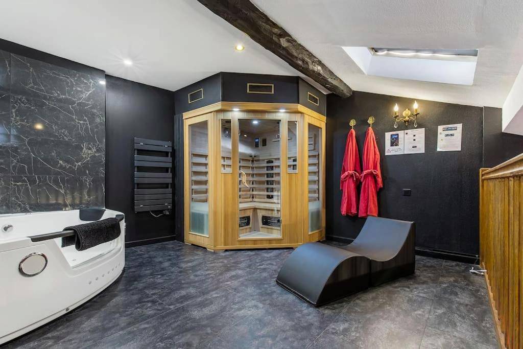 Espace bien - être avec sauna, jacuzzi et méridienne - Love Room Valros - COCONROOM balneo - sauna La suitE