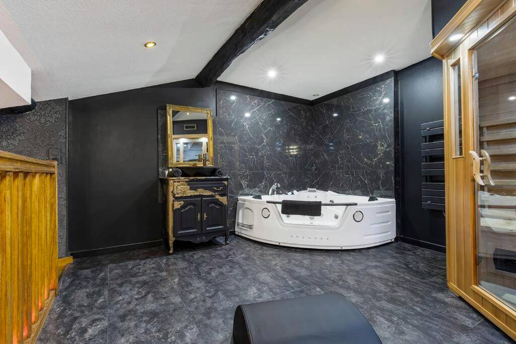 Photo du logement - COCONROOM balneo - sauna La suitE - Pézenas