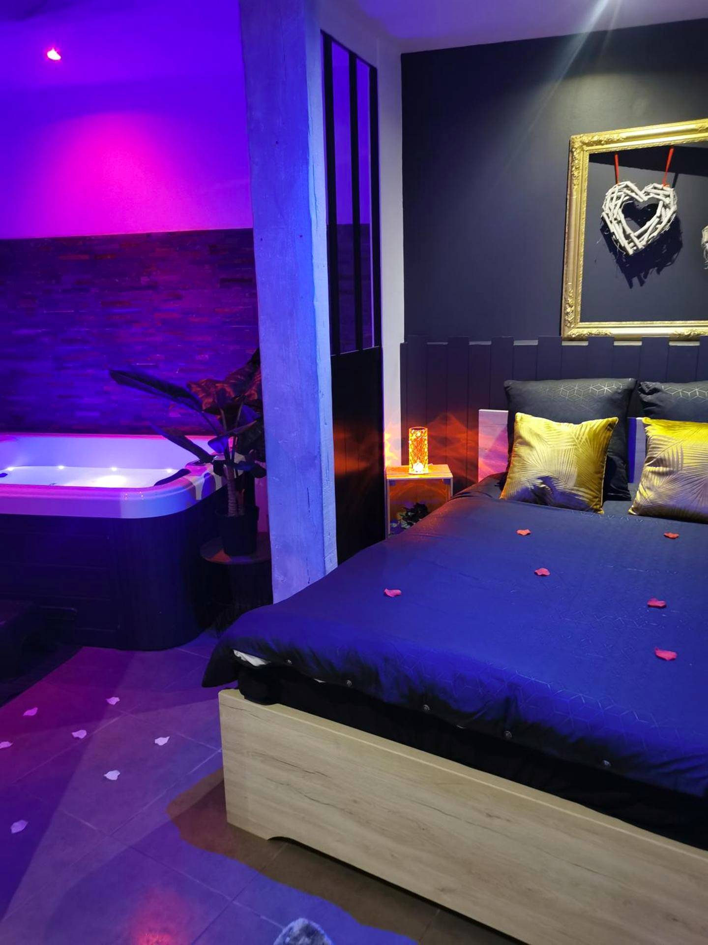 Chambre romantique avec jacuzzi privatif - Cocoon d'Allauch
