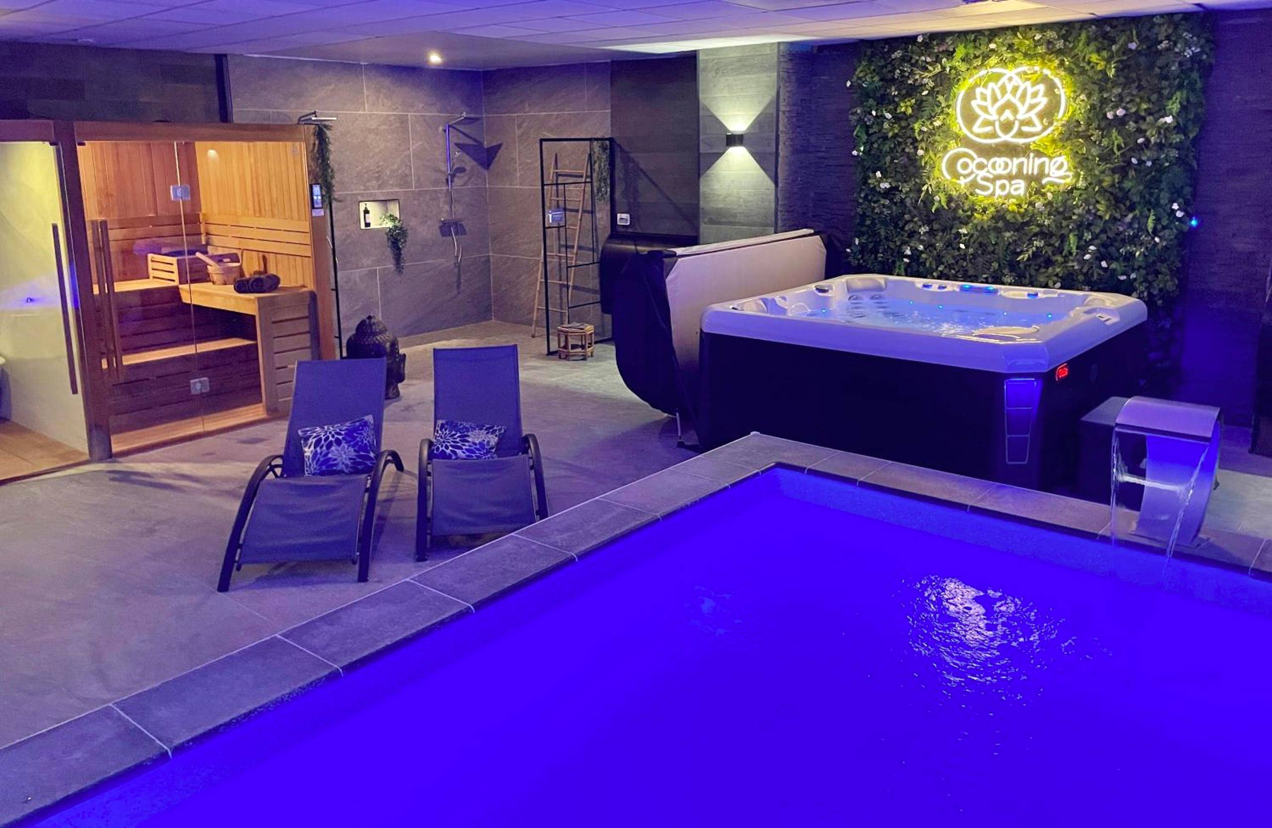 Espace bien - être avec piscine, jacuzzi et sauna - Love Room Marck - COCOONING SPA - Gîte avec piscine, jacuzzi, sauna