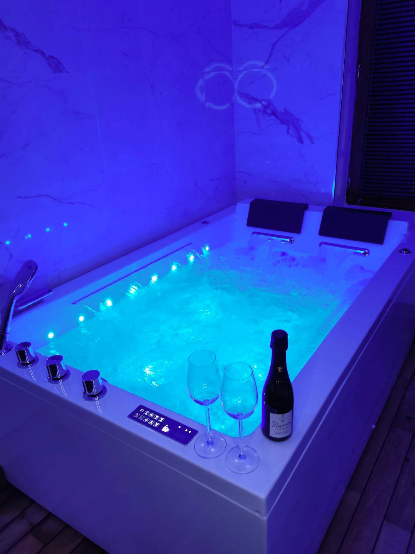 Vue du logement - Love Room Troyes - Ô Cœur de Troyes - Bulles & Spa 4 étoiles