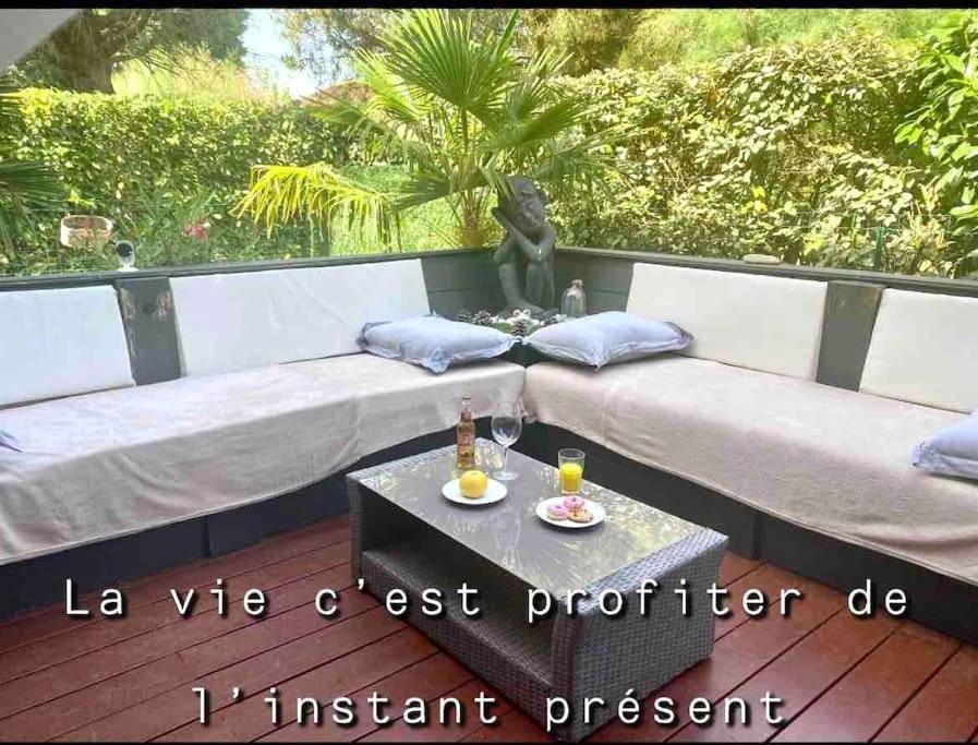 Salon de jardin sur terrasse en bois - Un petit coin de Paradis