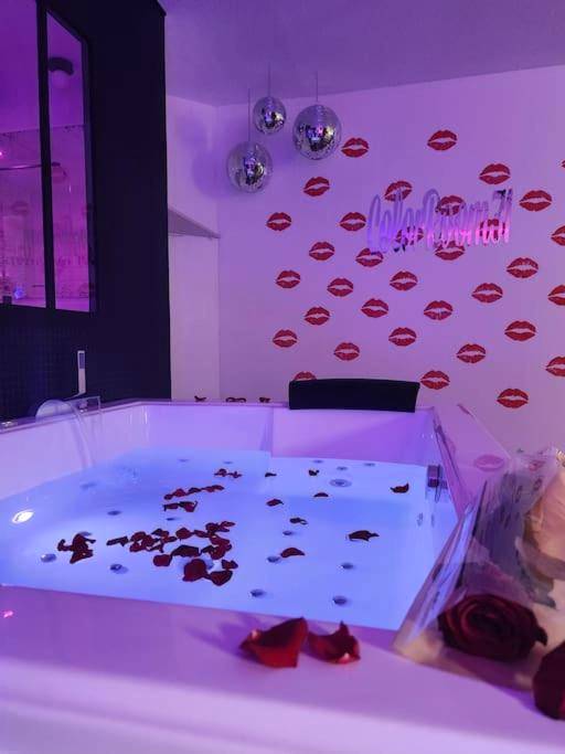 Photo du logement - Colorroom31 - Nuit insolite - Spa - Tantra - Love room