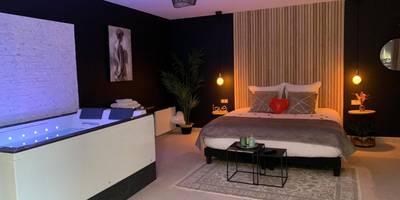 Suite avec jacuzzi privatif et lit king size - Cosy Spa Grigny